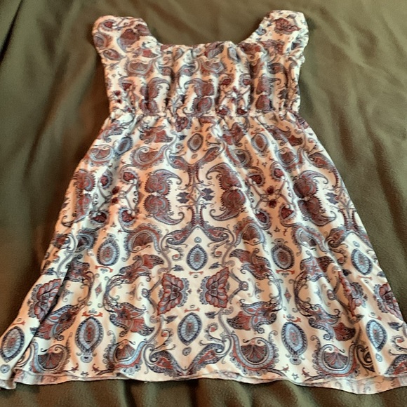 Speechless cap sleeve, paisley dress.  Elastic around neck & under bust.  Size M - Picture 4 of 6